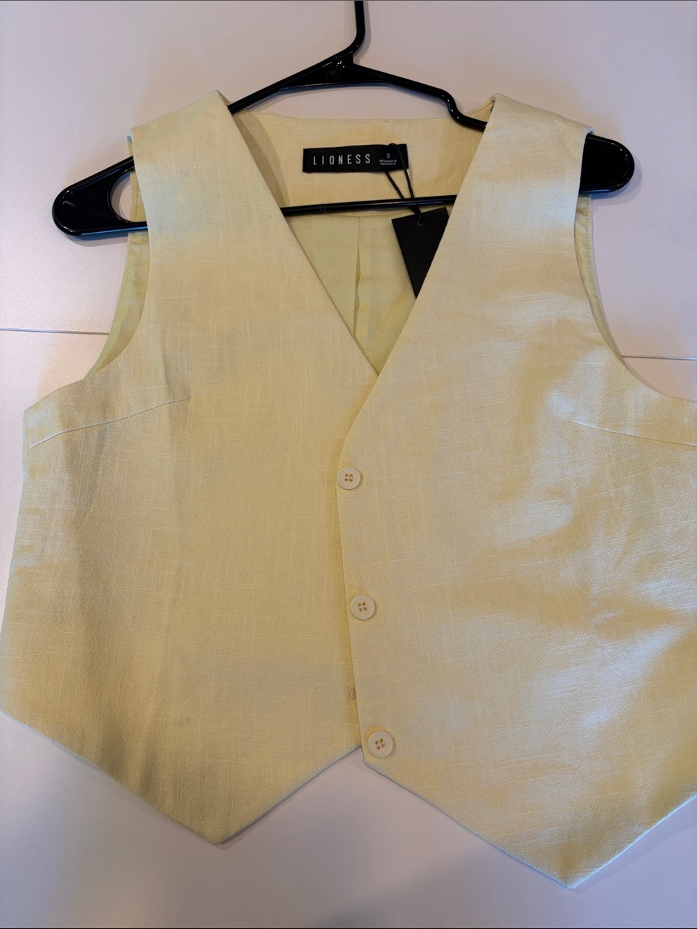 NWT Women’s Lioness Butter Yellow sleeveless vest Small